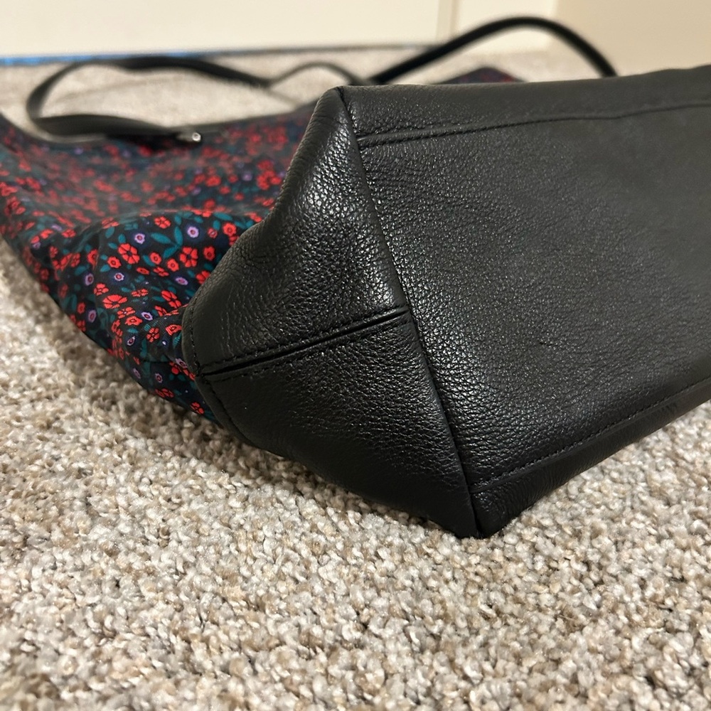 *Like New* COACH floral tote - Picture 7 of 11